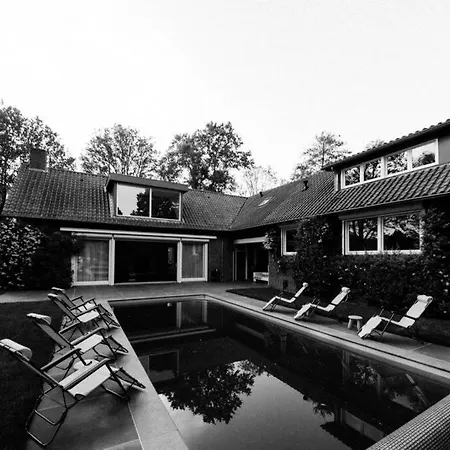 The Annex Retreat - A Luxury Countryside Villa *