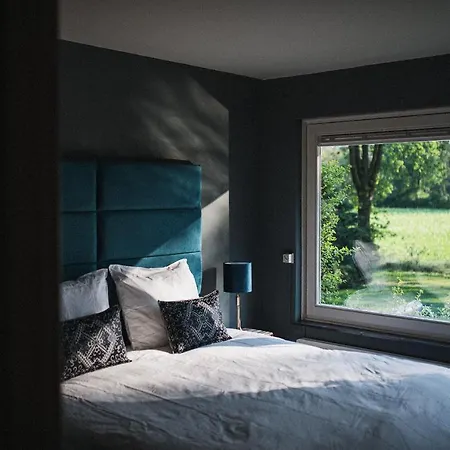 The Annex Retreat - A Luxury Countryside Villa