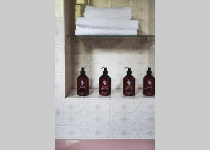 The Annex Retreat - A Luxury Countryside Villa